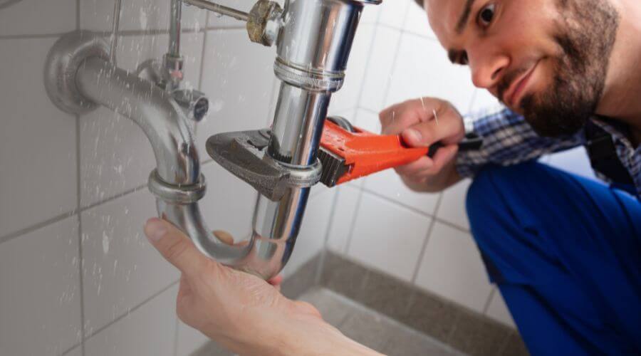Expert burst pipe repair services in Charleston, IL